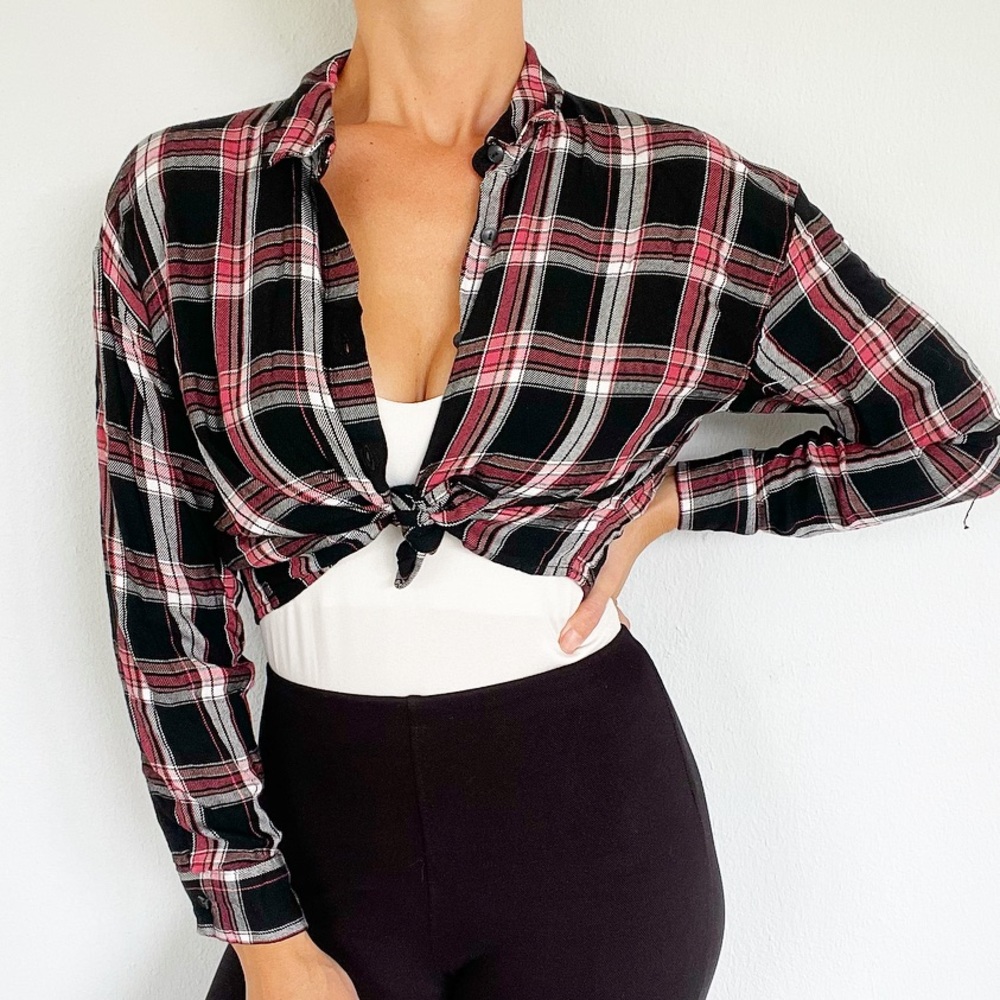 Forever 21 black pink flannel plaid cropped button down shirt size small